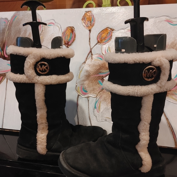 Michael Kors Black Shearing boots - Picture 9 of 10